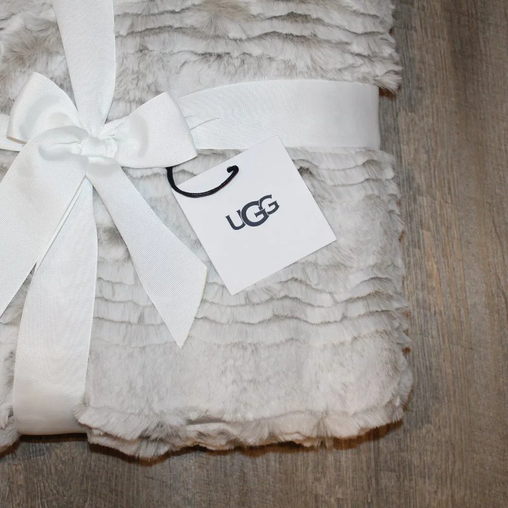 NWT UGG MARLI PLUSH 50 X 70‎ THROW BLANKET GRAY